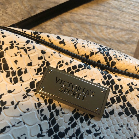 Victoria's Secret Black and White Crossbody Bag - Picture 4 of 5